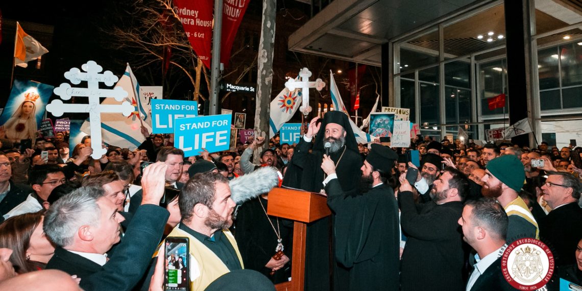 Arhiepiscopul grec, Macarie, a condus protestul anti-avort la Sydney - OrtodoxINFO