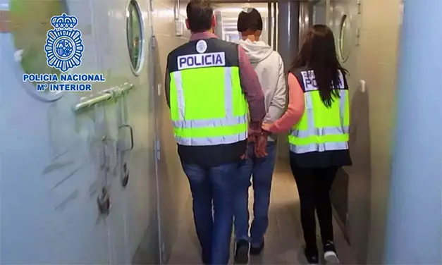 Două surori eliberate de poliția spaniolă după ce au fost vândute de părinți!